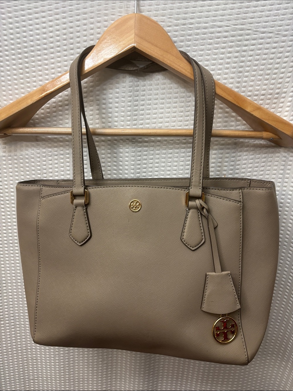 Tory Burch Taupe Saffiano Tote with Gold Logo Charm - Picture 6 of 16